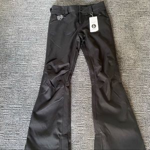 Volcom Black Women’s Species Ski/Snowboard pants S